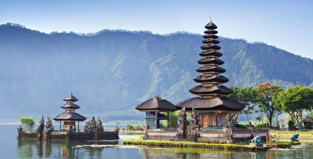 bali-indonesia-templi