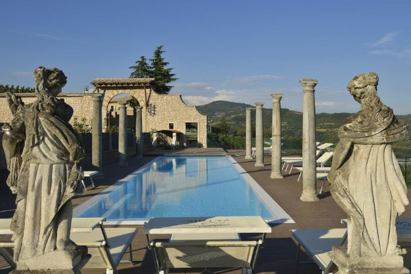 piscina e vista di Tenuta Le Cave